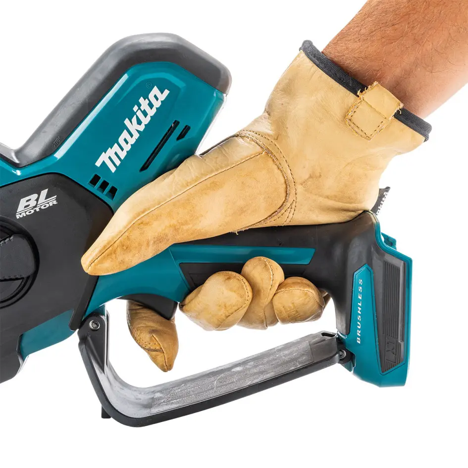 Makita 18V 15cm Akku-Kettensäge mit 1 x 5,0Ah Li-Ion-Akku und Ladegerät – Image 4