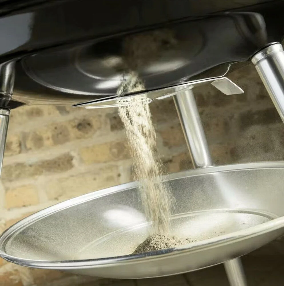 Kompakter Kugelgrill mit Holzkohle, Durchmesser 47 cm – Image 9